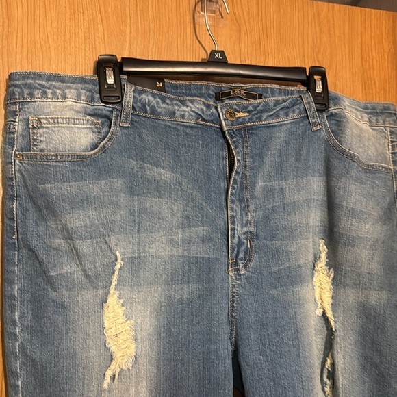 Lucky & blessed Distressed Jeans with Colorful embroidered hem plus size 24 - Picture 4 of 8